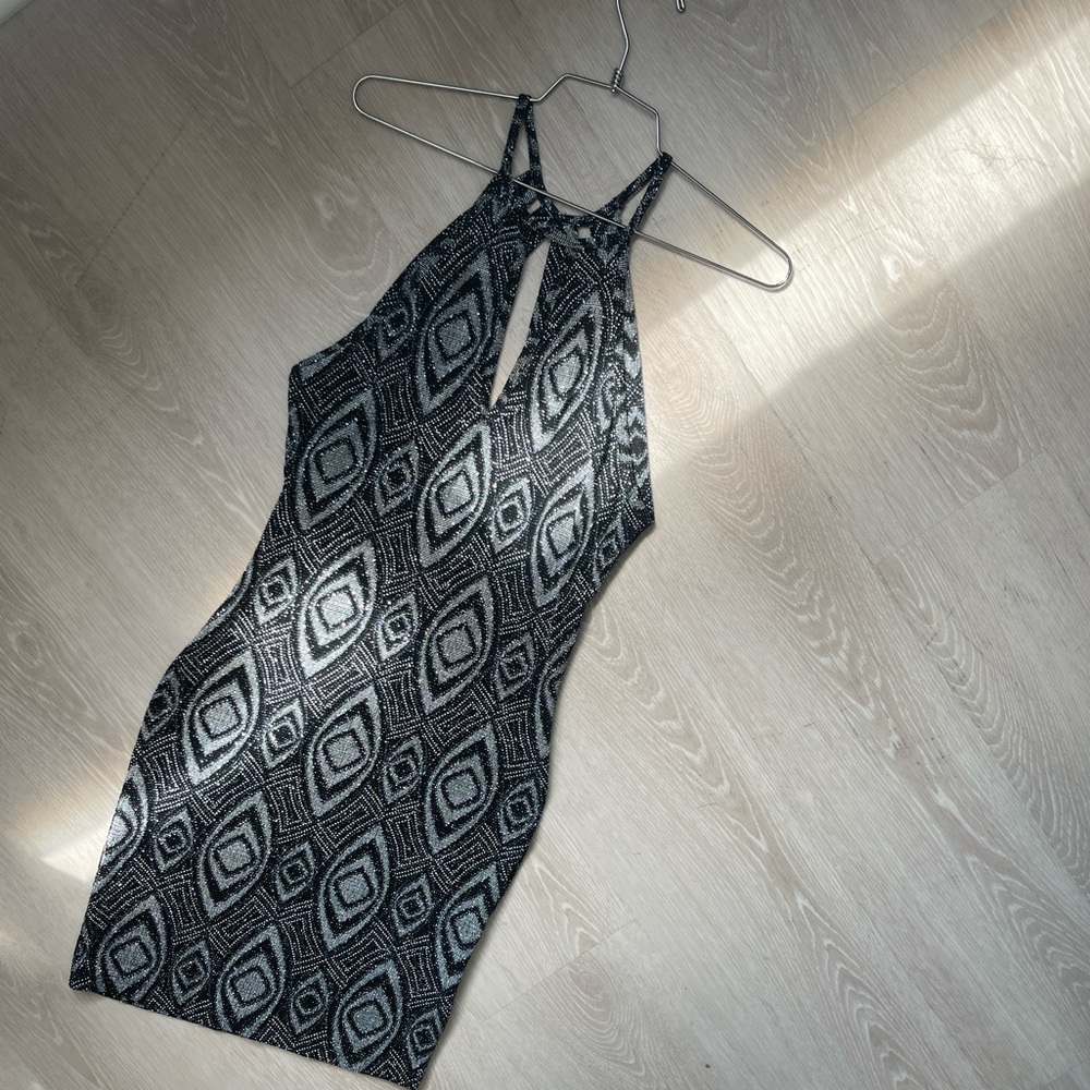 Iris Black and White Geometric Backless Dress